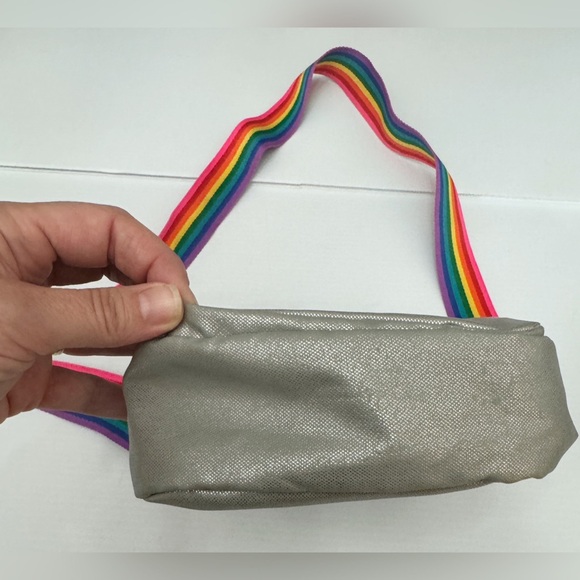 Nike Heritage BETRUE LGBT Unisex Crossbody Bag - Picture 10 of 15